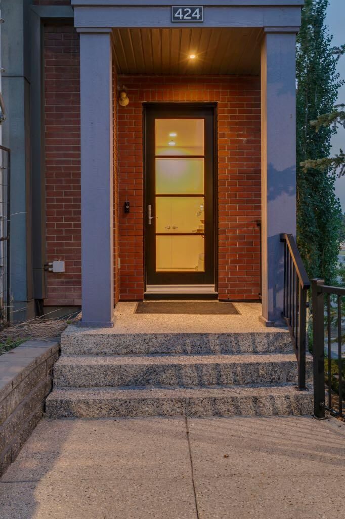 Property Photo: 424 Aspen Meadows Hill SW AB T3H 0G3