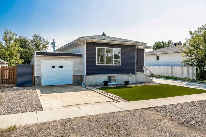 Photo de la propriété:  613 1 Street SE  AB T0J 2P0 