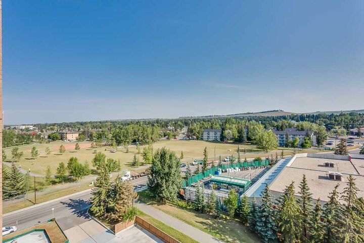 Property Photo: 5204 Dalton Drive NW 716 AB T3A 3H1