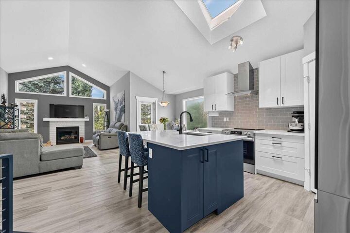 Property Photo: 212 Cresthaven Place SW AB T3B 5W4