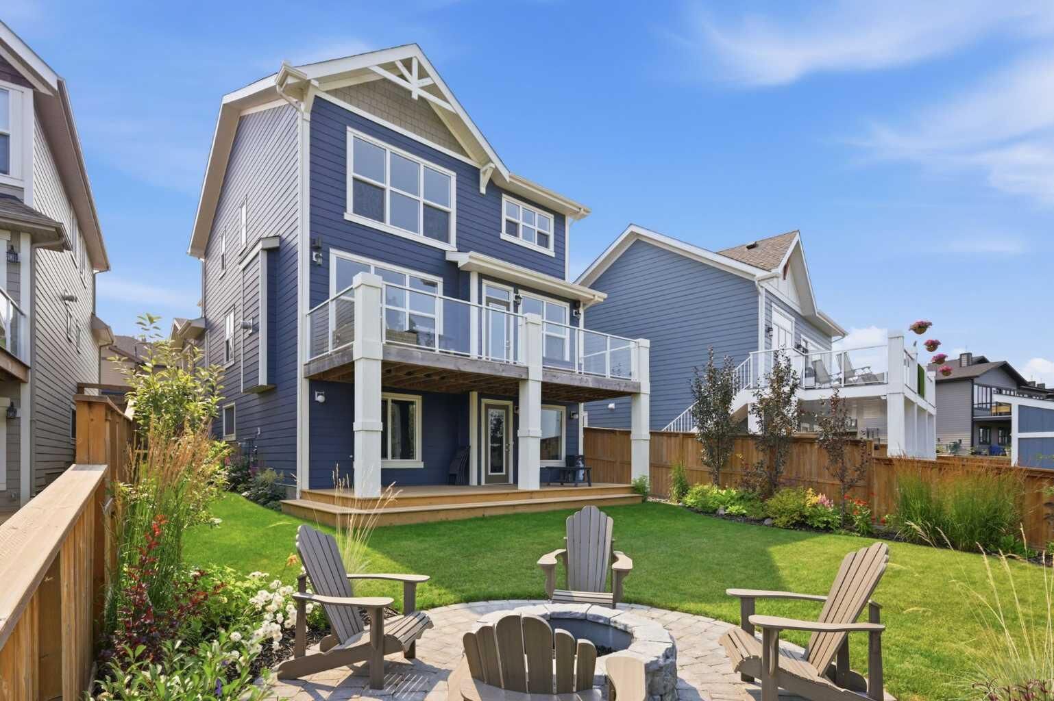 Property Photo: 190 Riviera View AB T4C 0Z1