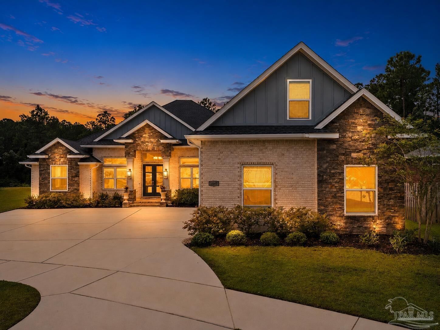Property Photo: 5840 Huntington Creek Blvd FL 32526