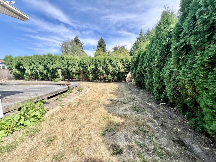 Property Photo:  310 SE Dayton Ave  OR 97128 