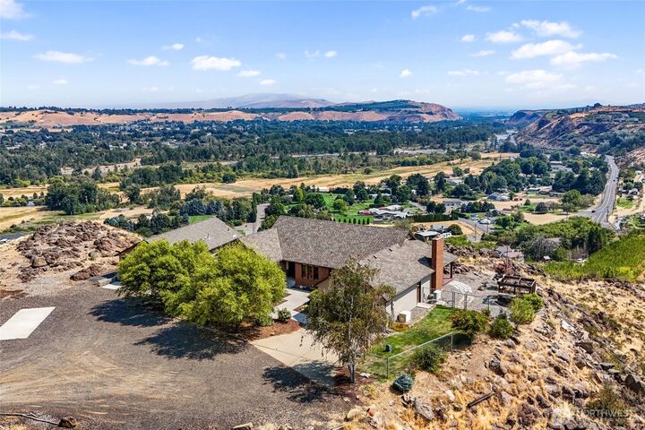 Property Photo: 290 Trails End Lane WA 98903