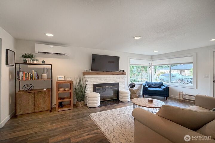 Property Photo:  11310  5th Avenue NE  WA 98125 