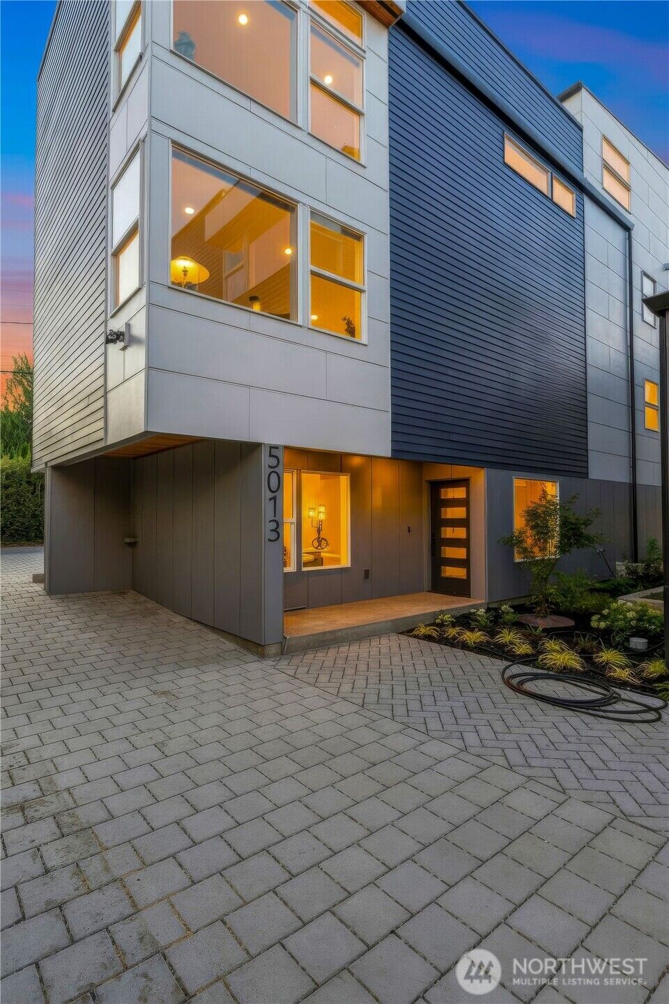 Property Photo:  5013  Fauntleroy Way SW  WA 98136 