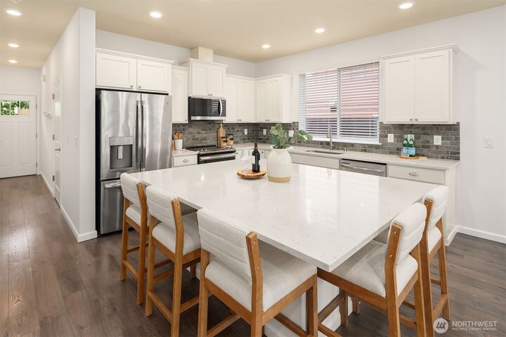 Property Photo:  6521 SW 31st Avenue  WA 98126 