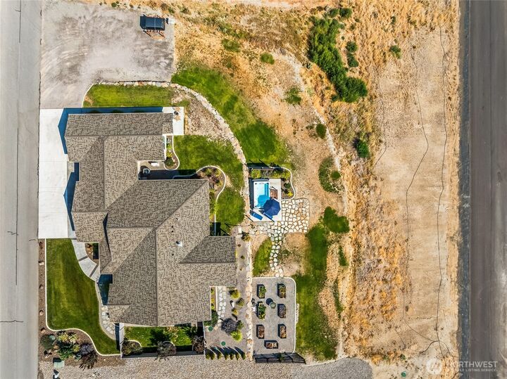 Property Photo: 28 13th Street SE WA 98802