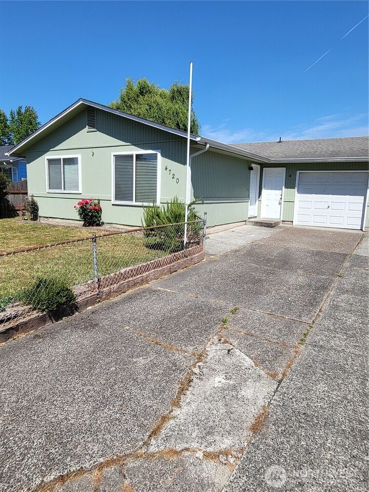 Property Photo:  4720  Merlin Street  WA 98632 