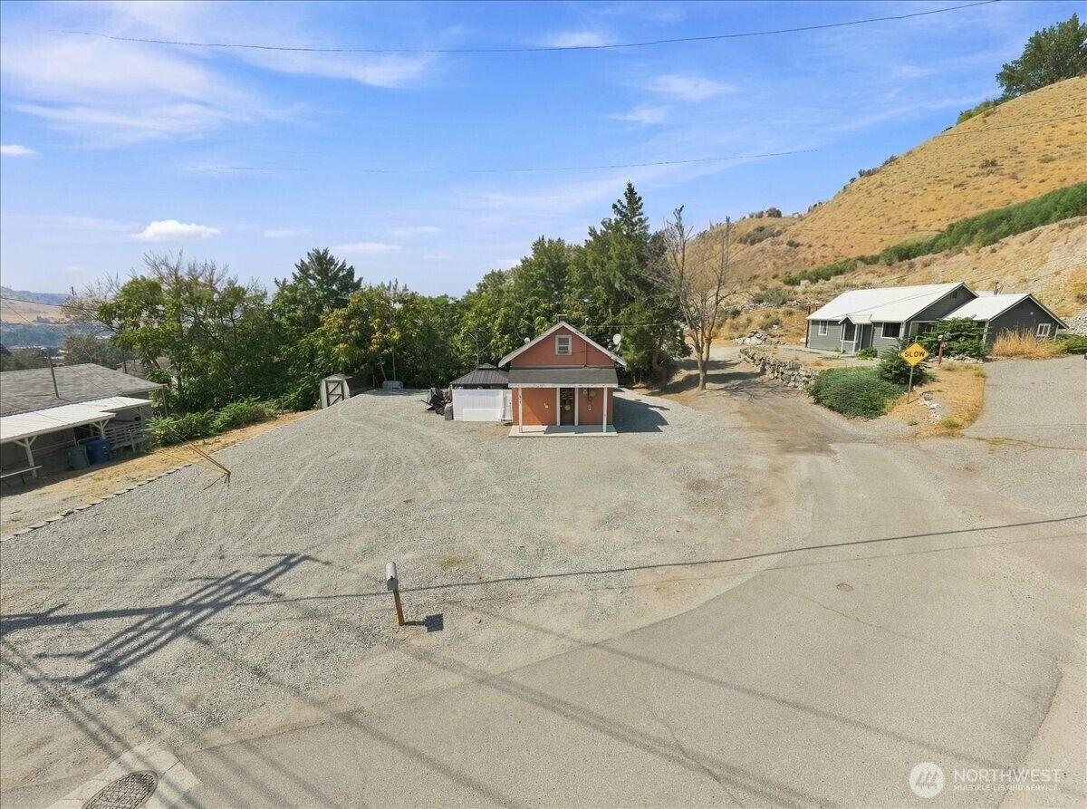 Property Photo: 617 N Bradley Street WA 98816