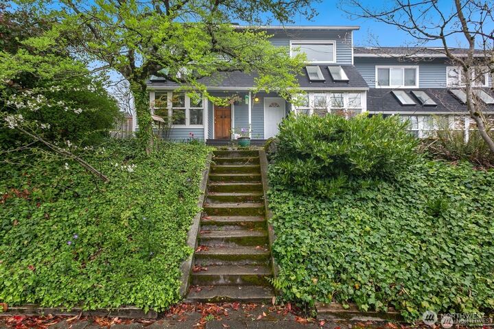 Property Photo: 1816 E Jefferson Street B WA 98122