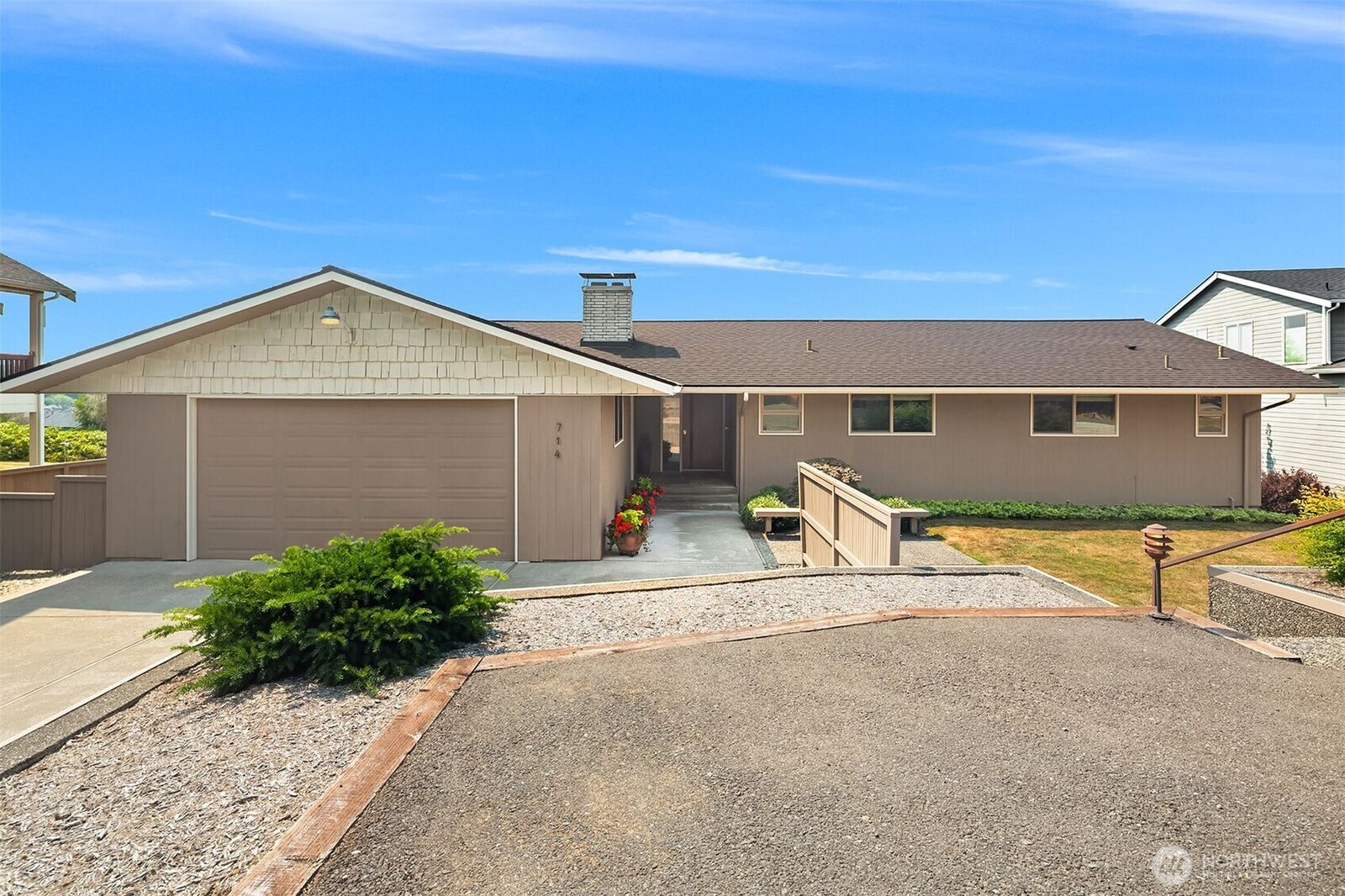 Property Photo: 714 79th Avenue SE WA 98258