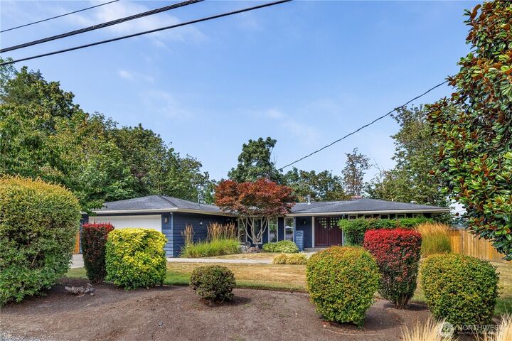 Property Photo: 9726 SE 40th Street WA 98040