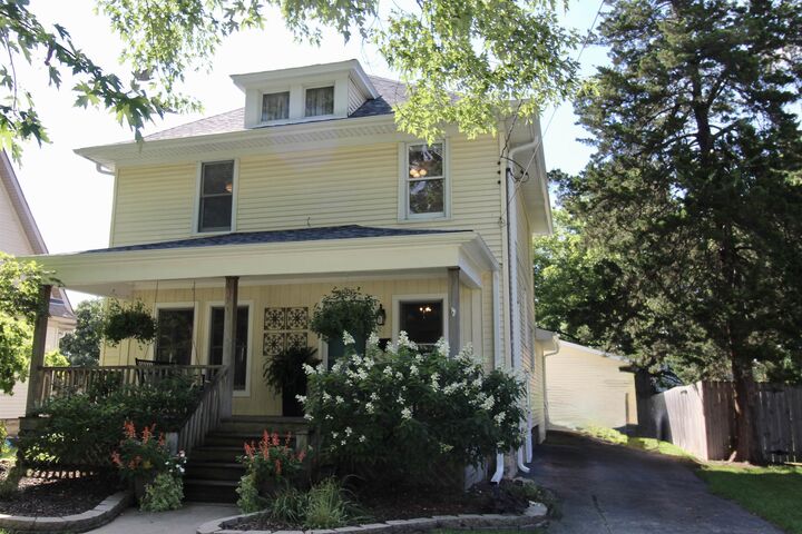 Property Photo:  826 Roscoe Avenue  IL 61080 