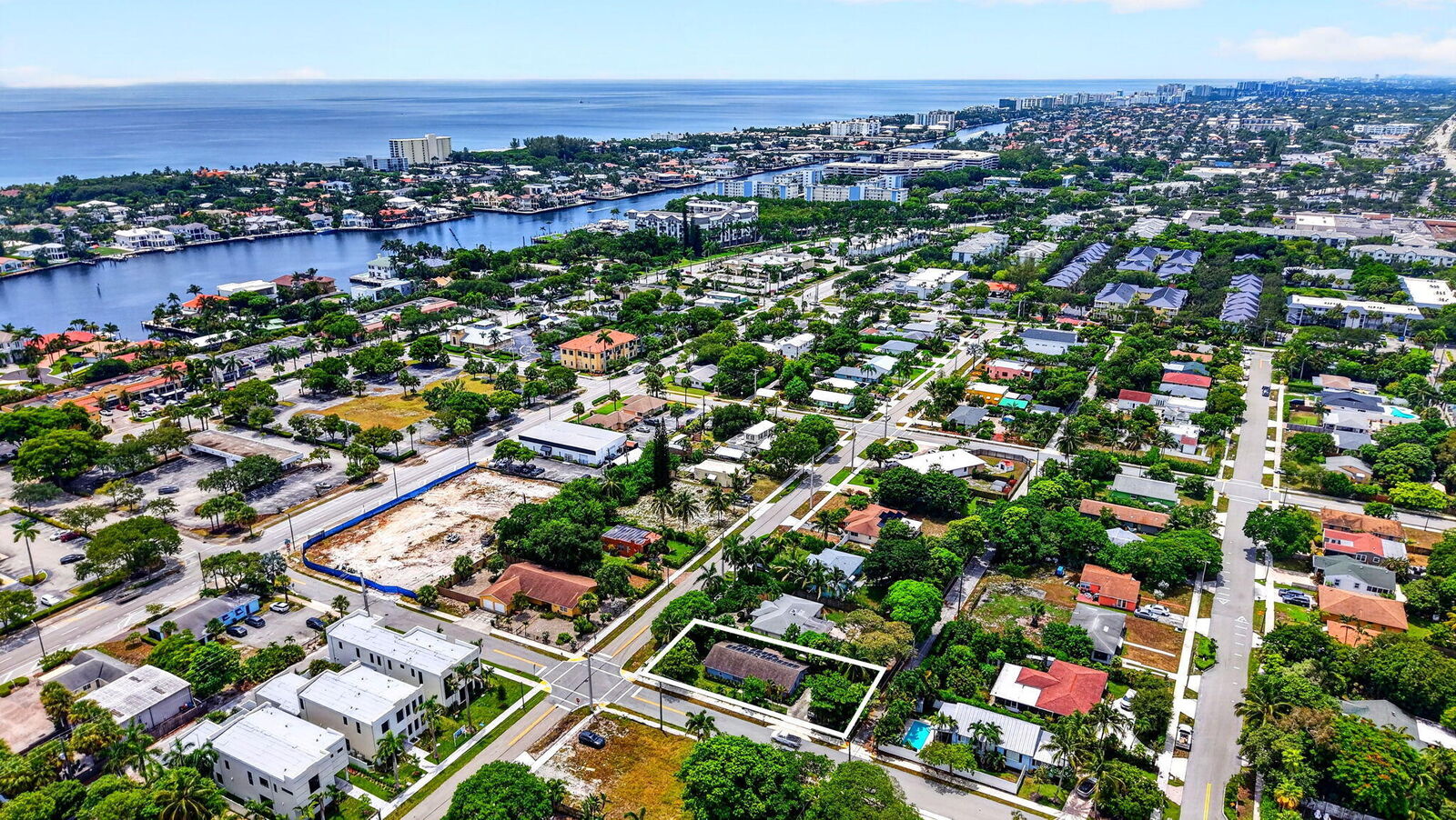 Property Photo:  310 SE 8th Street  FL 33483 