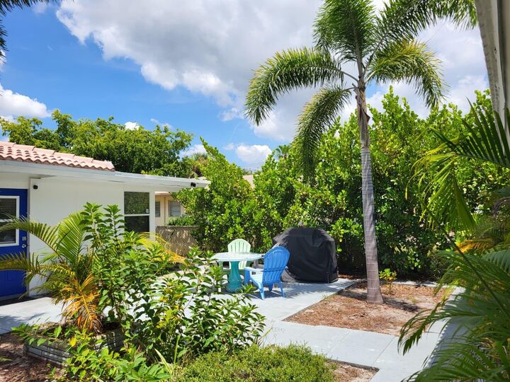 Property Photo:  1028 NE 10th Avenue 1-4  FL 33334 
