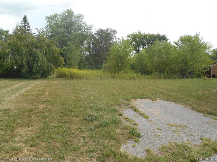 Property Photo:  2448 Clayward Drive  MI 48509 
