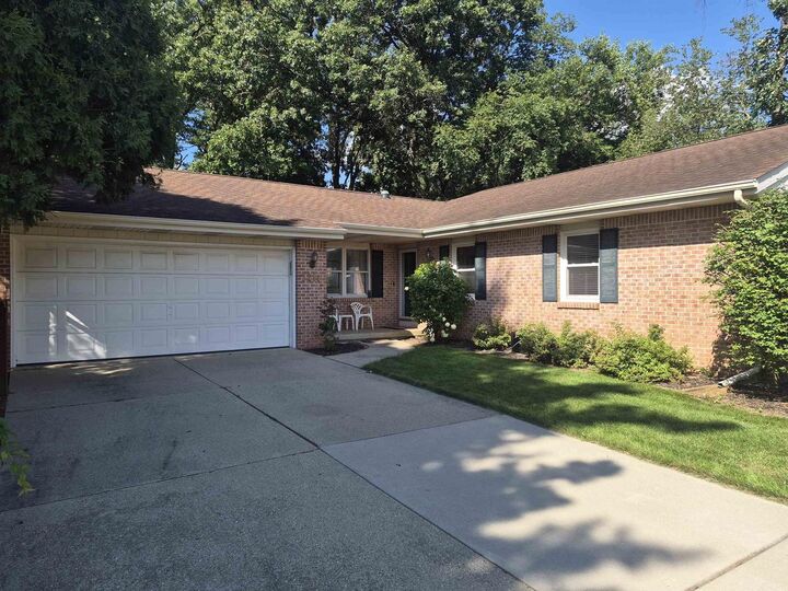 Property Photo:  3211 Briar Crest Drive  WI 53546 