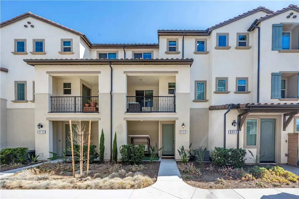 Property Photo:  511 Tamarind Way E  CA 91791 