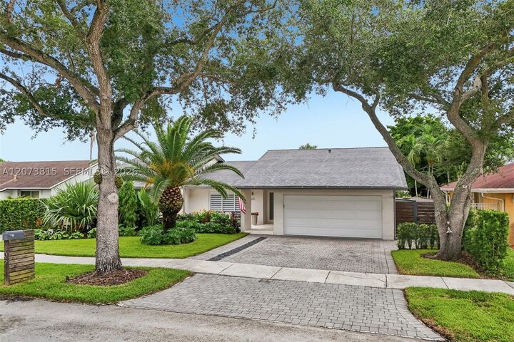 Property Photo:  305 SW 134th Ct  FL 33184 