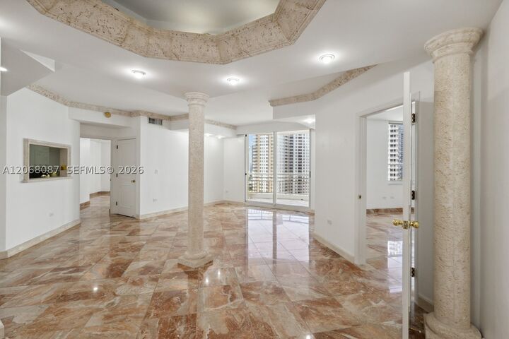Property Photo: 888 Brickell Key Dr 1600 FL 33131