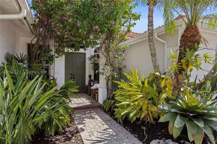 Property Photo:  4015 Crossbill Ln  FL 33331 