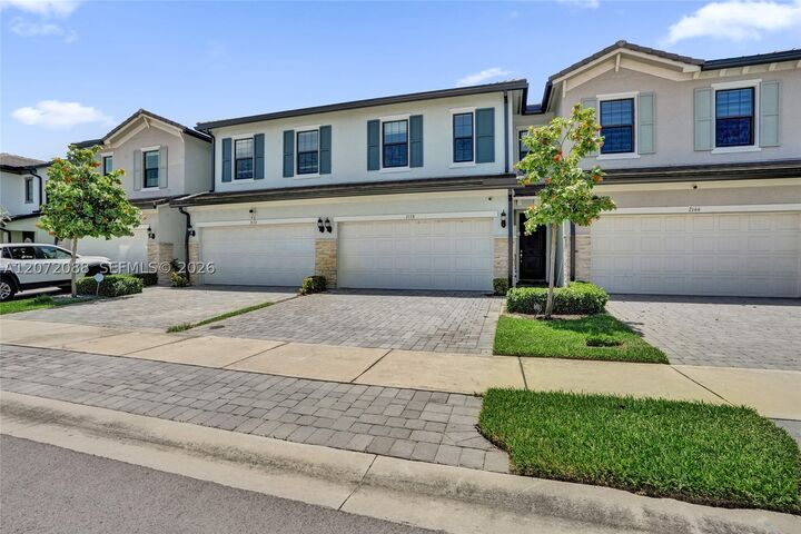 Property Photo:  2138 S Appleton Cir S  FL 33309 