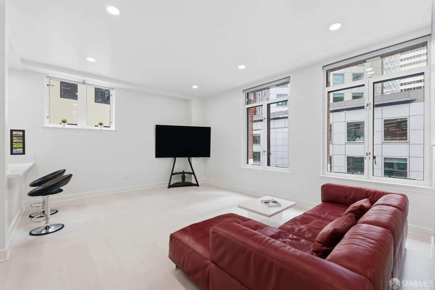 Property Photo:  201 Sansome Street 401  CA 94104 