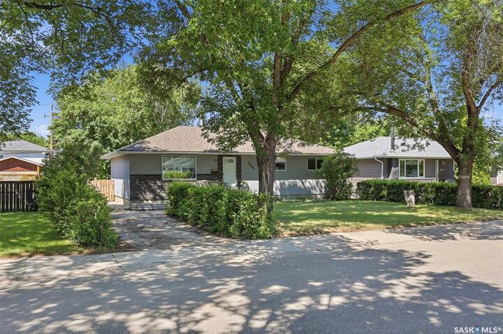 Property Photo:  2508 Preston Avenue S  SK S7J 2G4 
