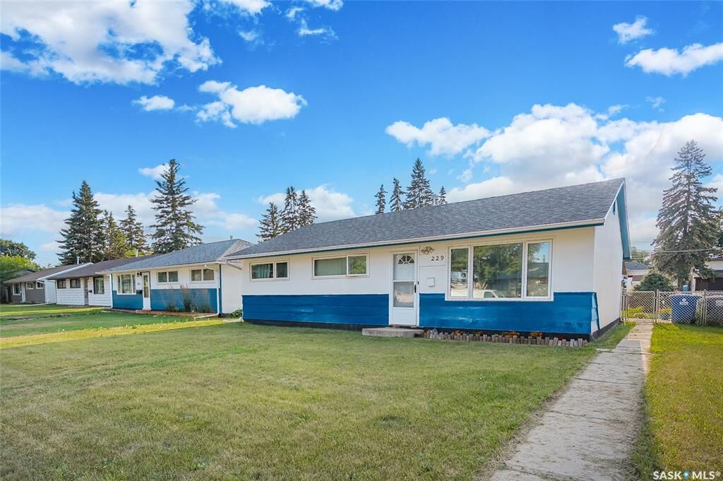 Property Photo:  229 U Avenue N  SK S7L 3C4 