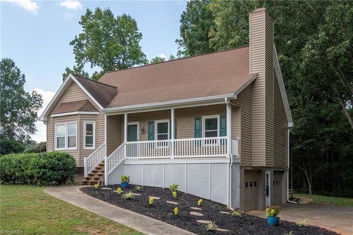 Property Photo: 1113 Ridgecliff Drive NC 27045