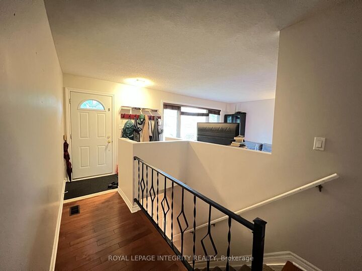 Property Photo:  31 Gary Avenue  ON K2G 3L2 