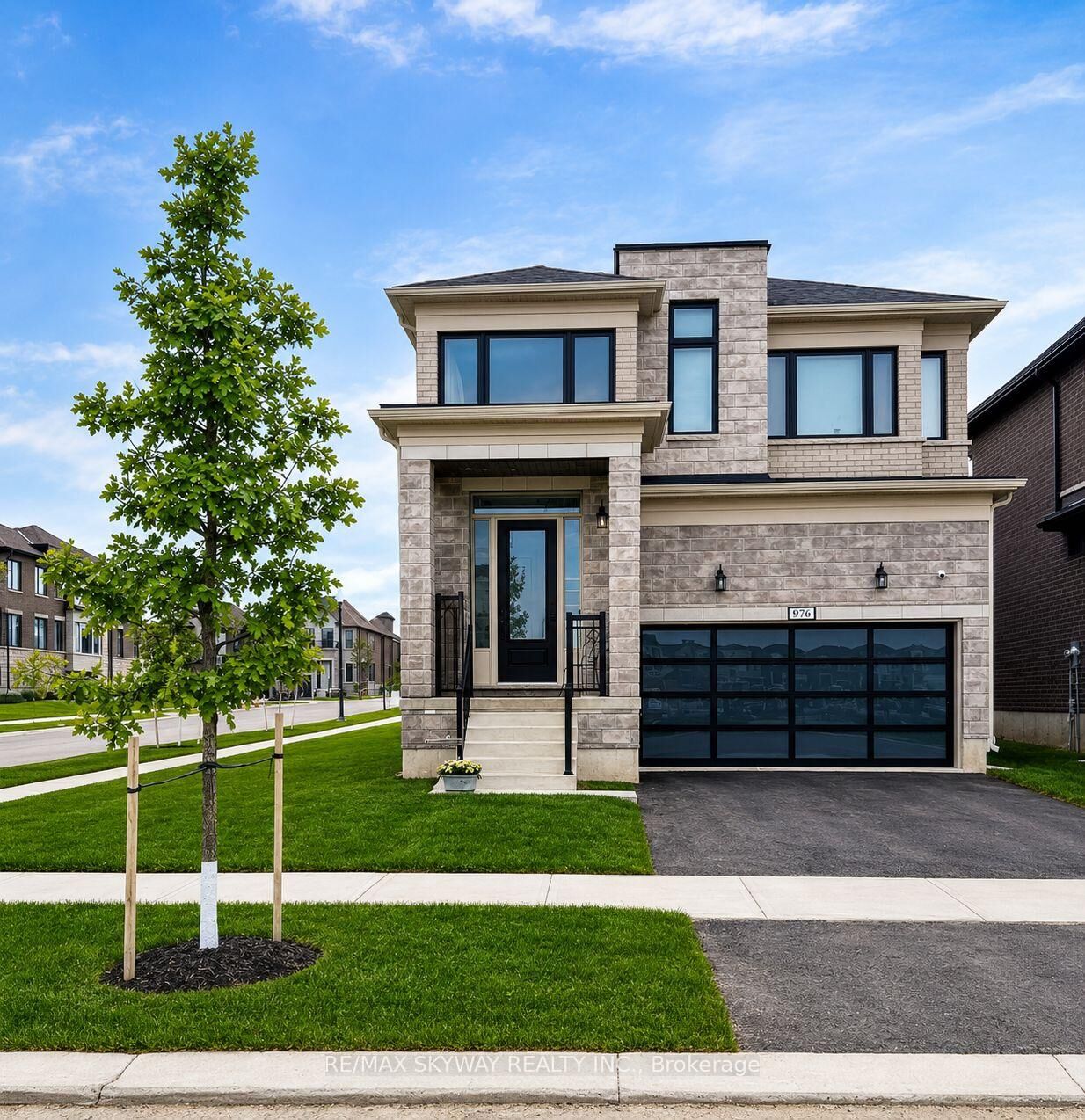 Property Photo: 976 Sobeski Avenue ON N4T 0N8