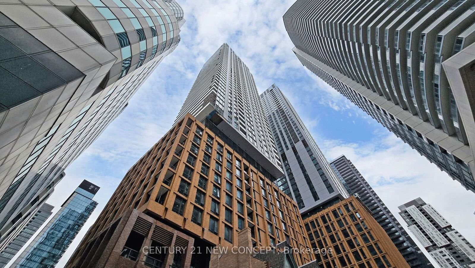 Property Photo:  8 Widmer Street 3411  ON M5V 0W6 