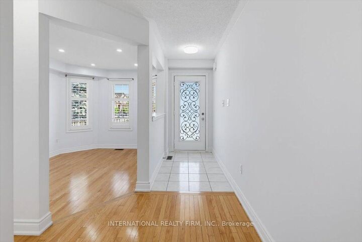 Property Photo: 26 Mauve Drive ON L6P 2M8