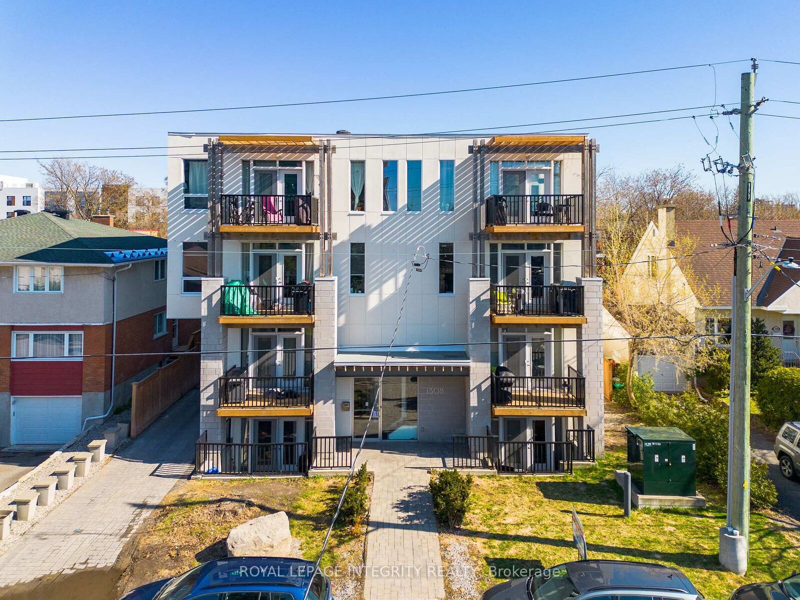 Property Photo:  1308 Thames Street 202  ON K1Z 7N4 