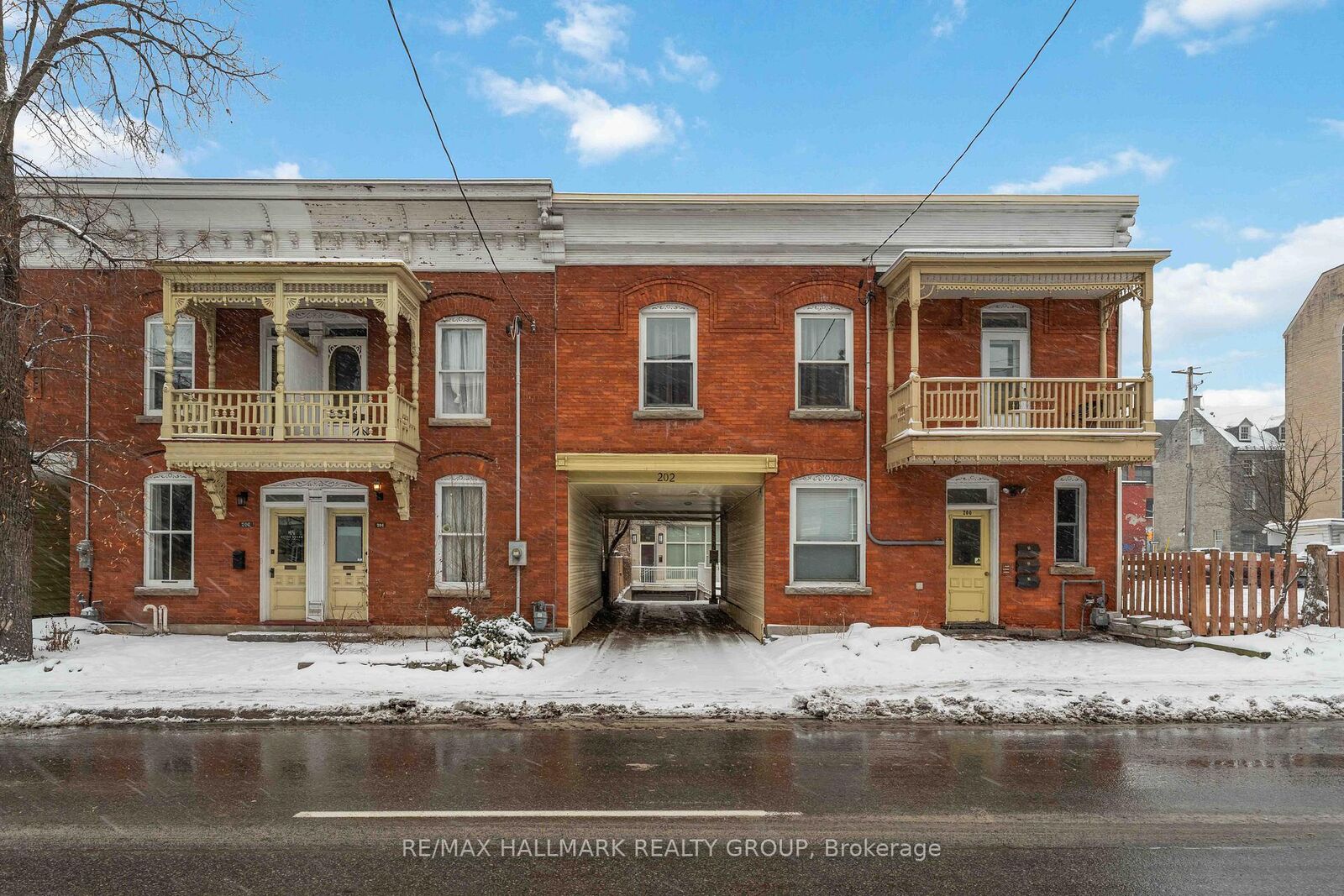 Property Photo: 202 St Patrick Street 15 ON K1N 5K3