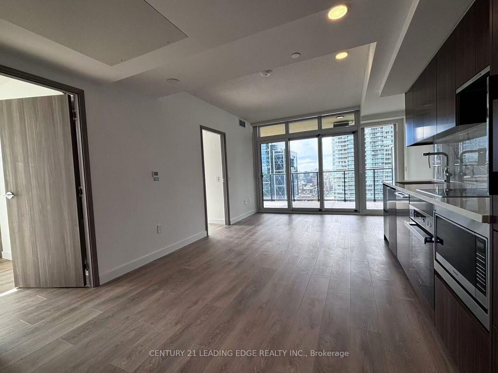 Property Photo:  3 Concord Cityplace Way 2203  ON M5V 0X3 