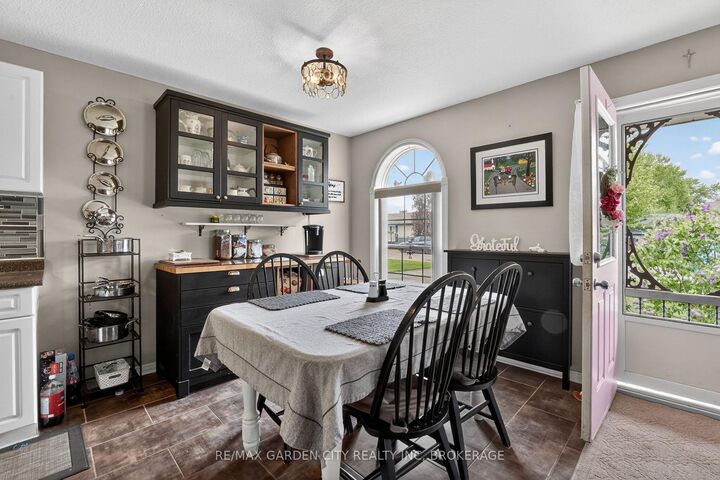 Photo de la propriété:  11 Rochelle Crescent  ON L0S 1N0 