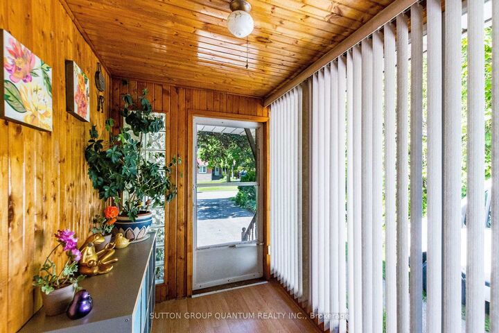 Property Photo:  1293 Daimler Road  ON L5J 3T3 