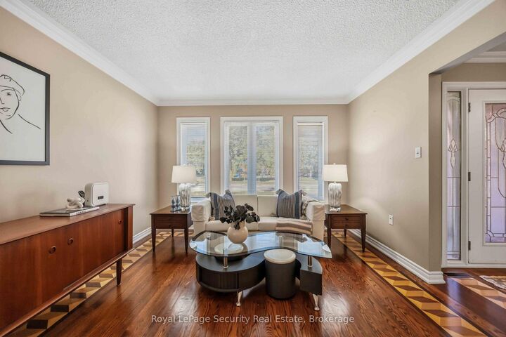 Property Photo:  46 Birchway Place  ON L7J 2X7 