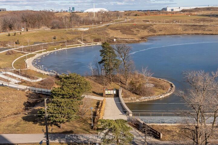 Property Photo:  3100 Keele Street 909  ON M3M 0E1 