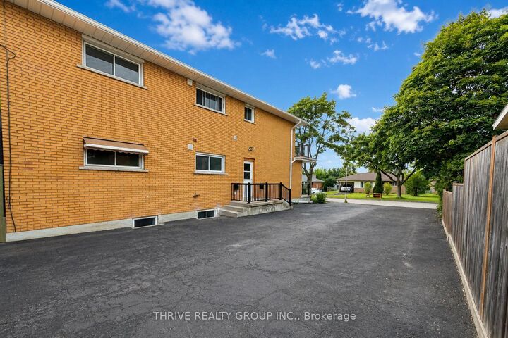 Property Photo:  1023 Eagle Drive Upper  ON N5Z 3H4 