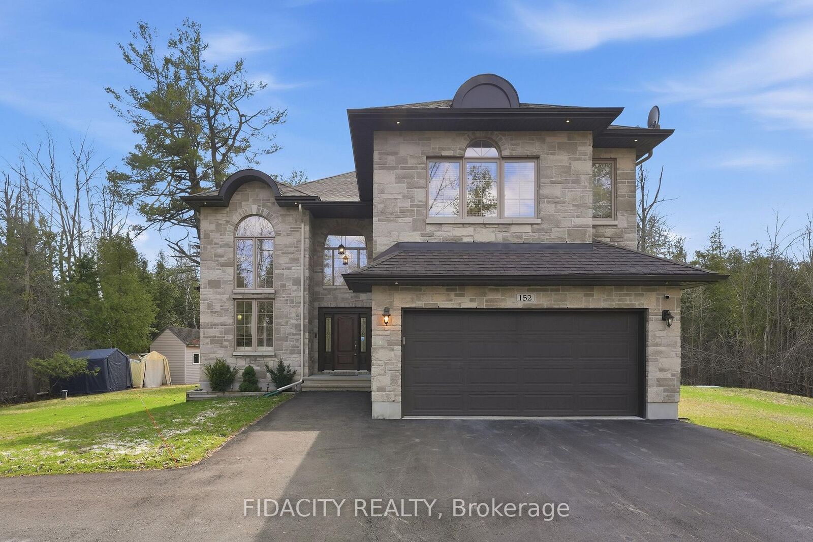 Property Photo: 152 Wilbert Cox Drive ON K0A 1L0