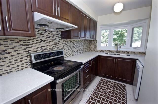 Photo de la propriété:  518 Galaxy Court  ON L5R 2R2 