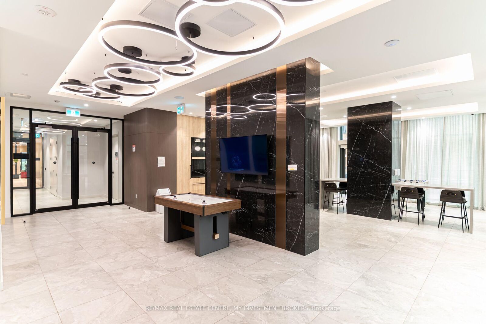 Property Photo:  252 Church Street 4110  ON M5B 0E6 