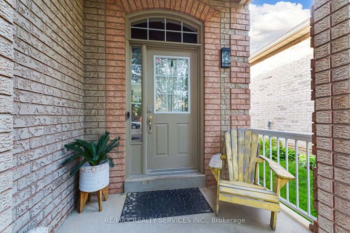 Property Photo:  50 Sunny Glen Crescent  ON L7A 2C6 