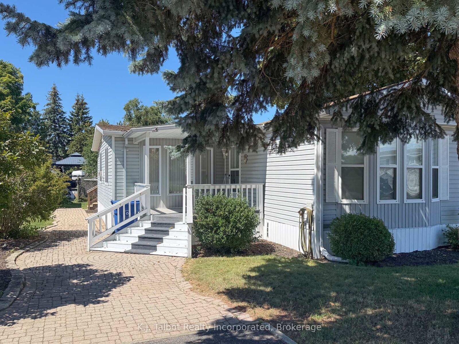 Property Photo:  55 Algonquin Lane  ON N7A 3Y2 