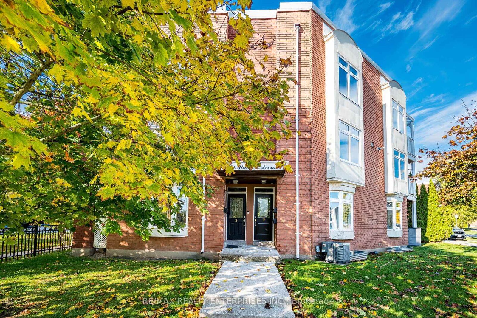 Property Photo: 2386 Munn's Avenue Unit E ON L6H 6G9
