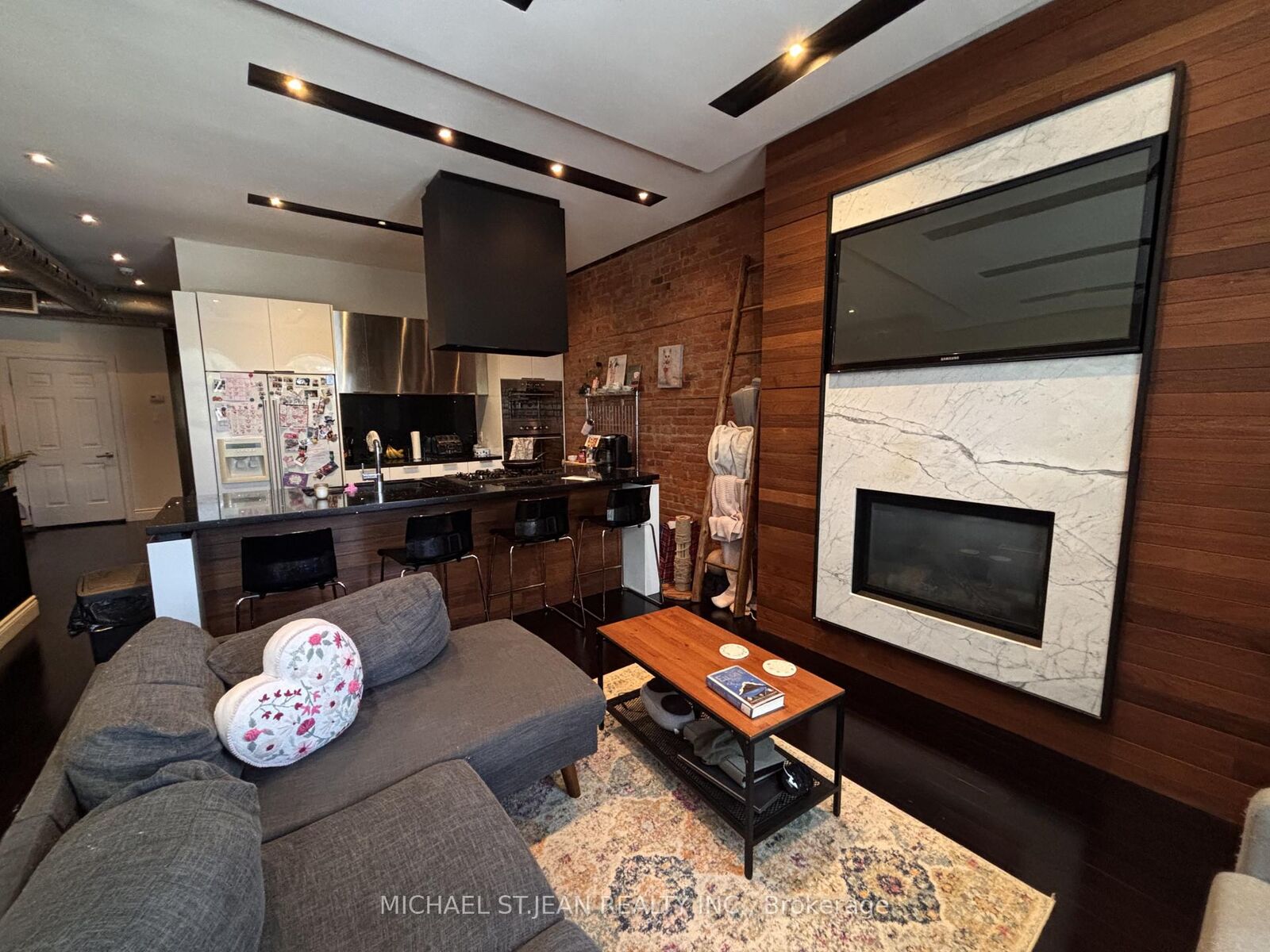Property Photo:  301 James Street N Upper  ON L8R 2L4 